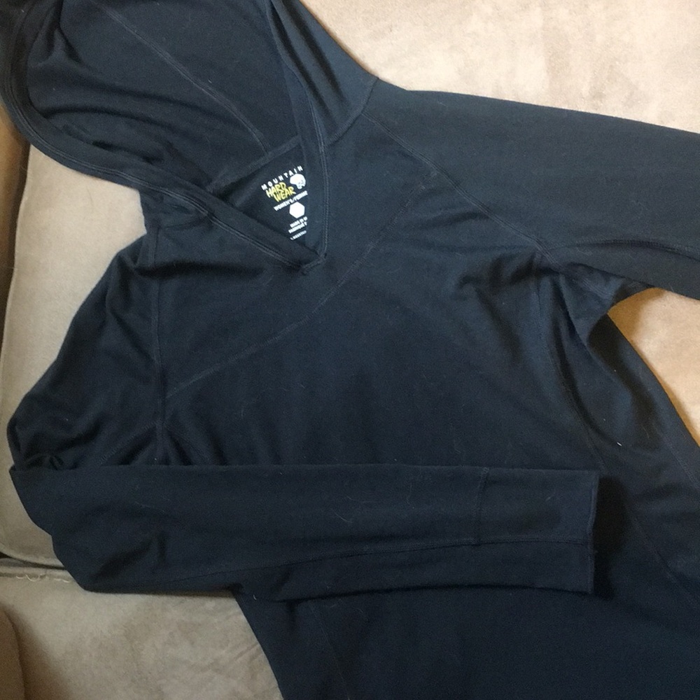 Mountain hardwear lightweight butter hooded shirt